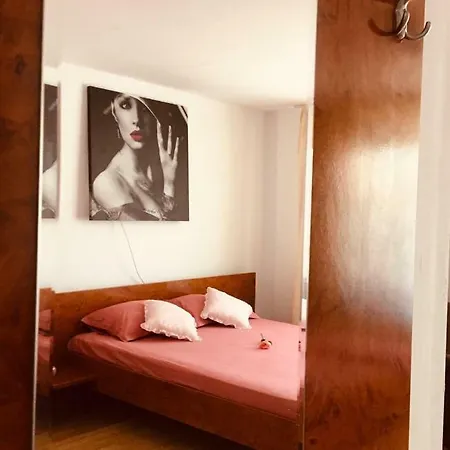 Gazde/Camere de închiriat Casa Kito